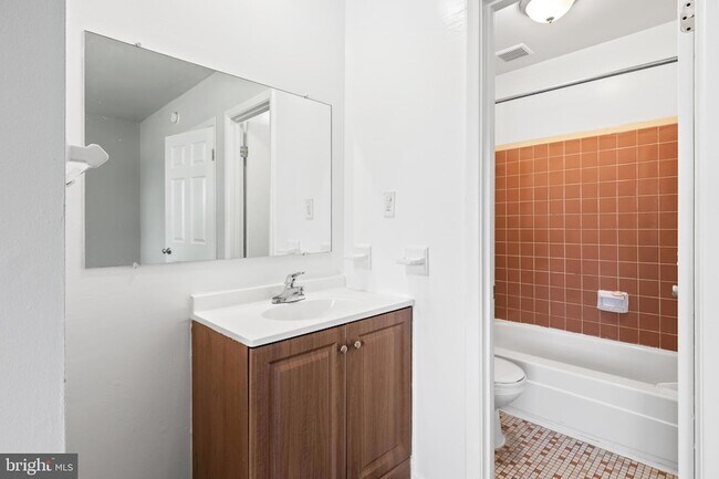 Building Photo - 5340 C St SE