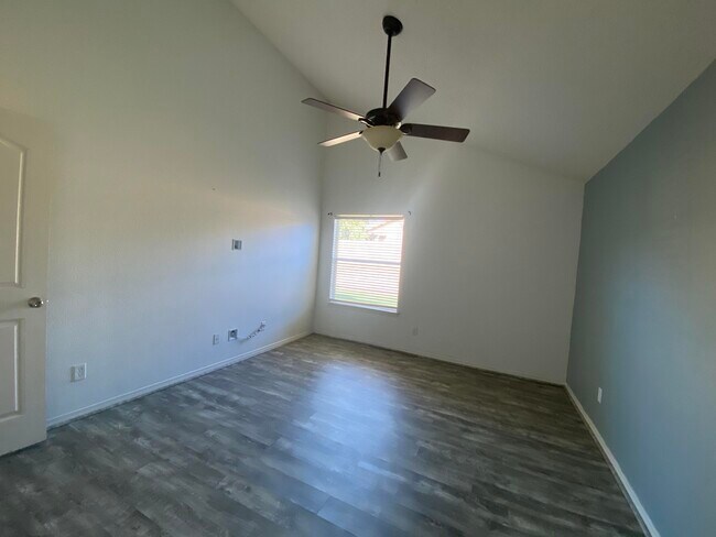 Building Photo - 1470 Senda Del Sol Ln