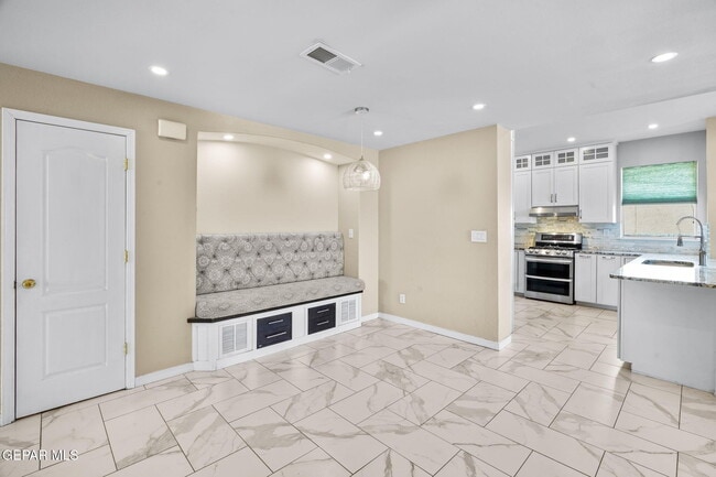 Building Photo - 7089 Tierra Roja St