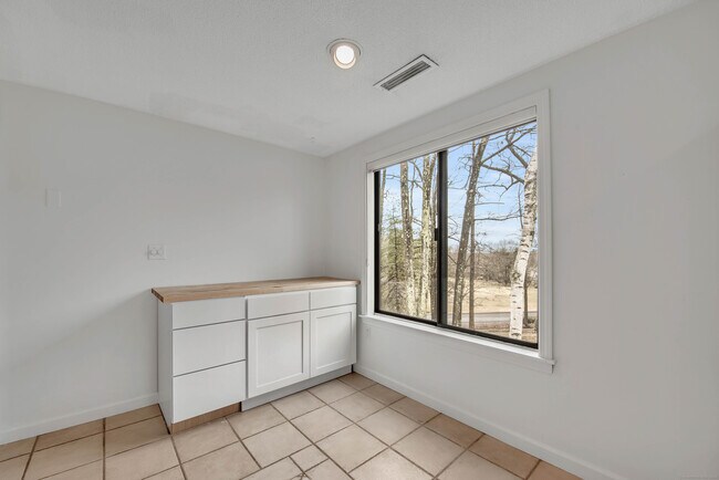 Building Photo - 7 Cottonwood Dr