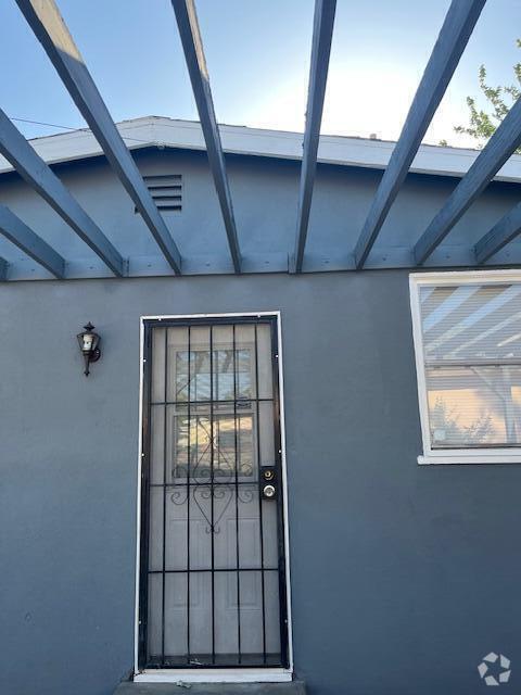 Building Photo - 1414 W Ivesbrook St