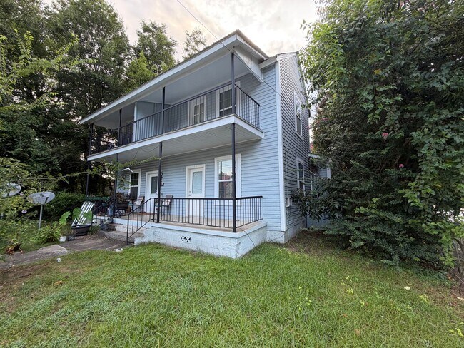 Building Photo - 2 N McLin St SW