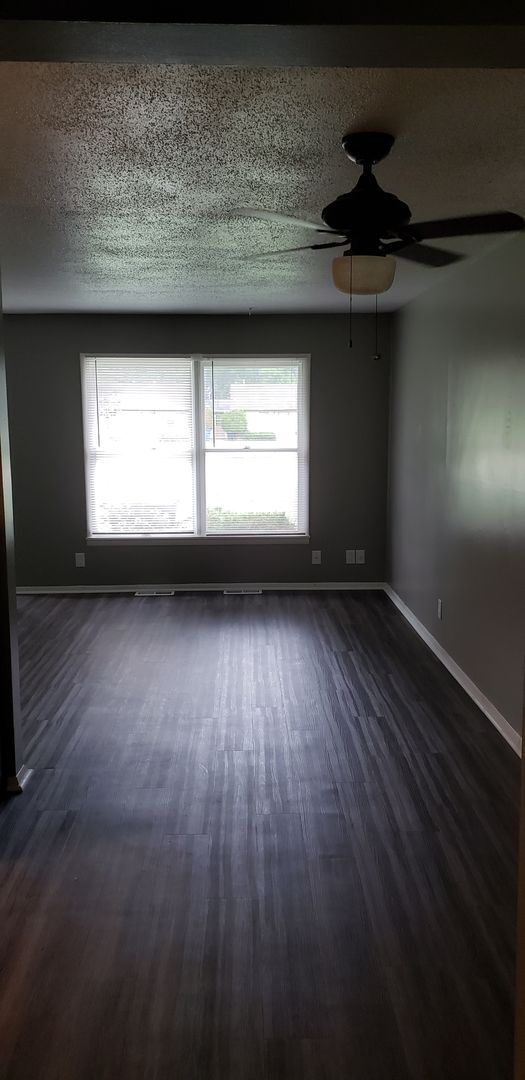 Building Photo - Newly updated 1 bedroom 1 bath duplex