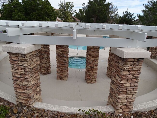 Building Photo - Beautiful One Story 2 Bedroom Townhome Wit...