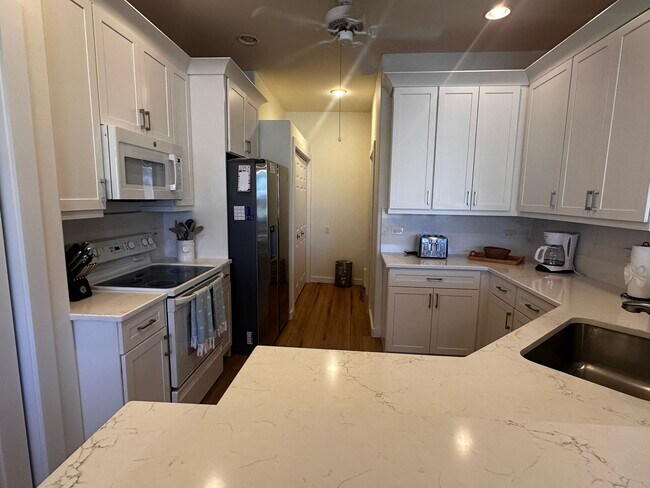 Building Photo - 8872 Bristol Bend