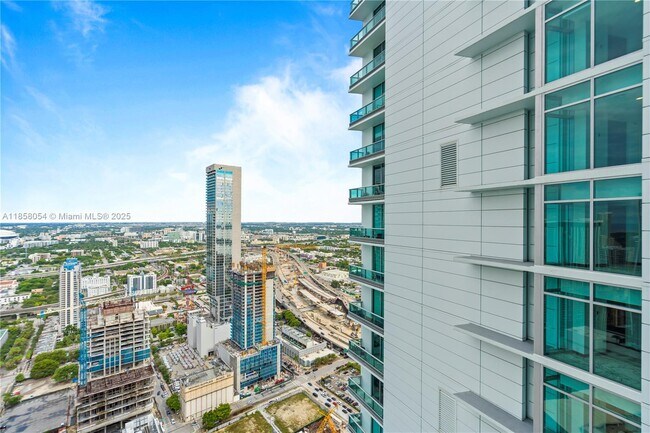 Building Photo - 900 Biscayne Blvd