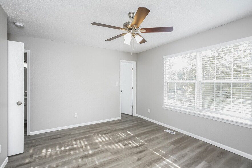Building Photo - 4029 Willow Ct
