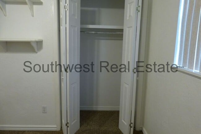 Building Photo - Lovely 3 bedroom 2 bath home