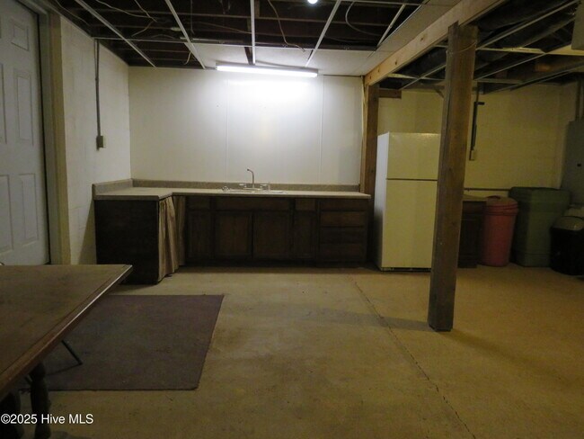 Building Photo - 168 Woodward Ln