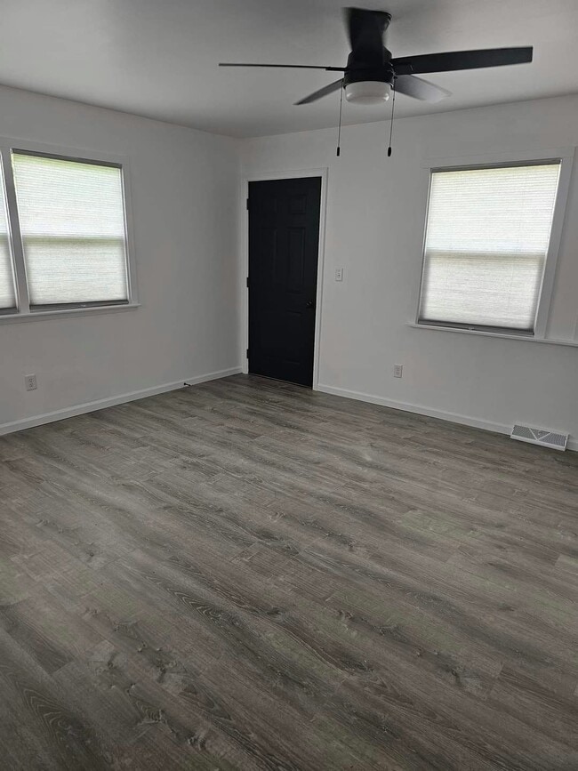 Building Photo - 350 Crestline Ct