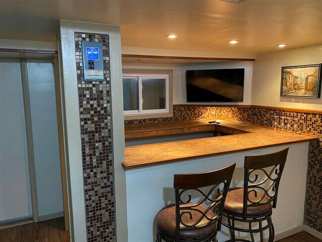 Building Photo - 163 Jewett Ave