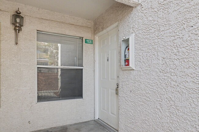 Building Photo - SPACIOUS 3BED/2BATH CONDO * FIRST FLOOR UNIT