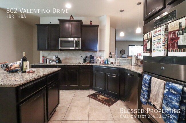 Building Photo - 802 Valentino Dr