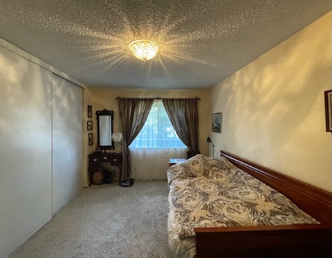 Twin size bed with a trundle that can be moved around. Wall to wall closet. Has dedicated bathroom. - 999 W Evelyn Ter