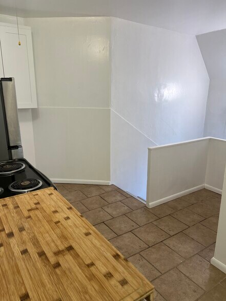 Building Photo - 430 Avenue E