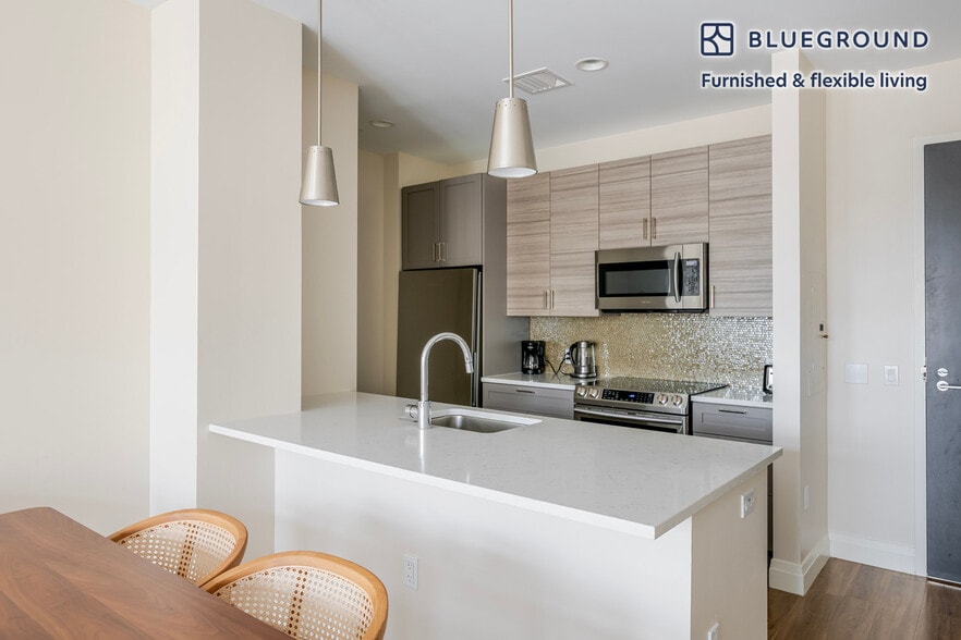 Building Photo - 28 Austin St