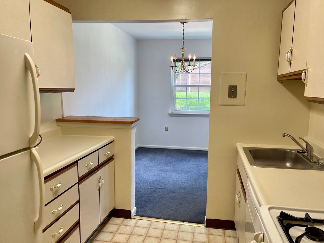 Building Photo - 1954 Kennedy Dr