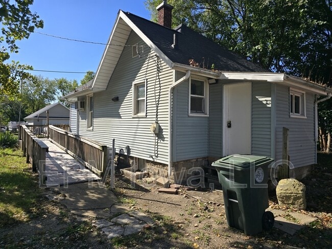 Building Photo - 518 Kern St