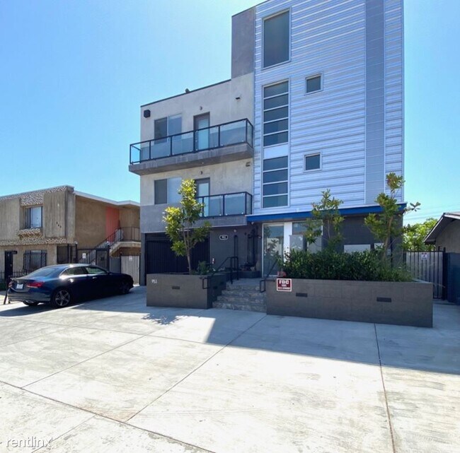 Primary Photo - 953 N Normandie Ave