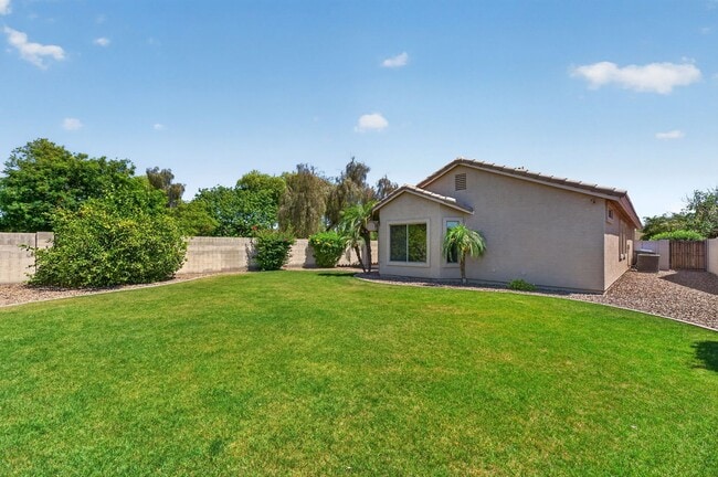 Building Photo - Spacious Gilbert Corner Lot Rental with 4 Bedrooms, Vaulted Ceilings & Private Backyard Retreat