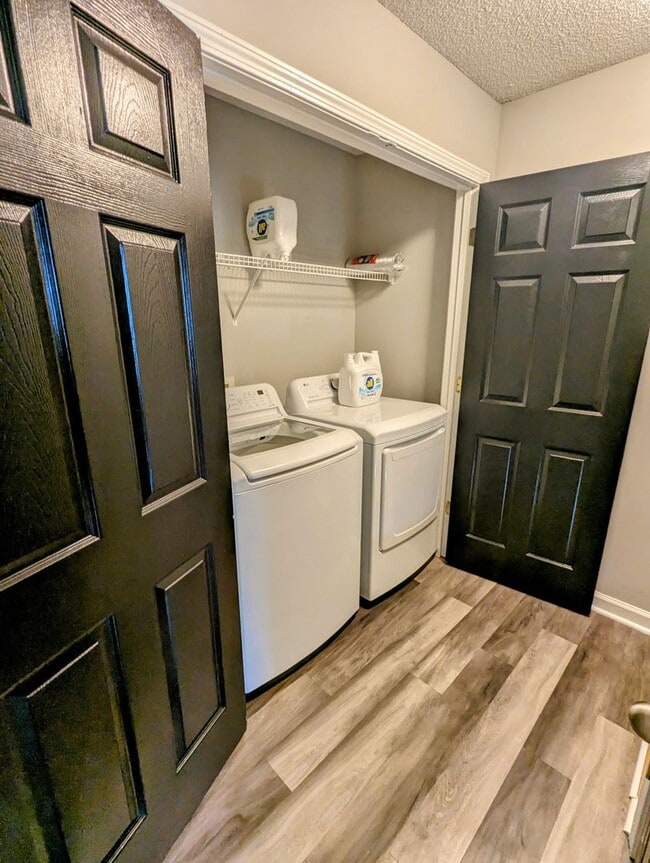 Building Photo - 3 Bedroom 3 Bath Townhome Close to GCSU in The Grove