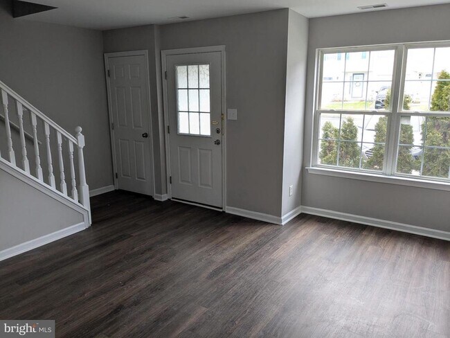 Building Photo - 25 Millstream Rd