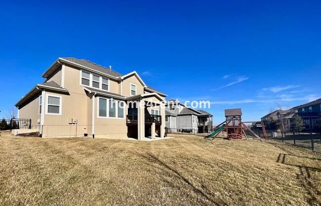 Building Photo - Gorgeous Home in Blue Valley Schools, Wood...