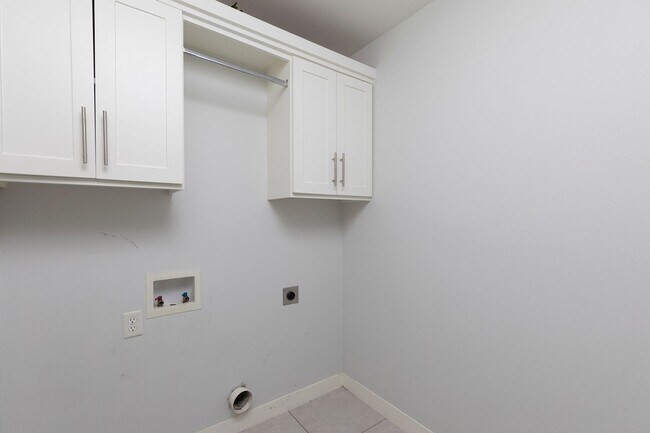 Building Photo - 1822 Sunset Dr