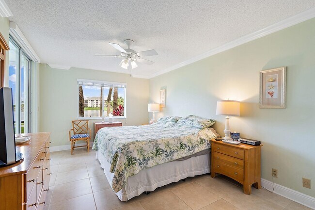 Building Photo - 353 S US Hwy 1