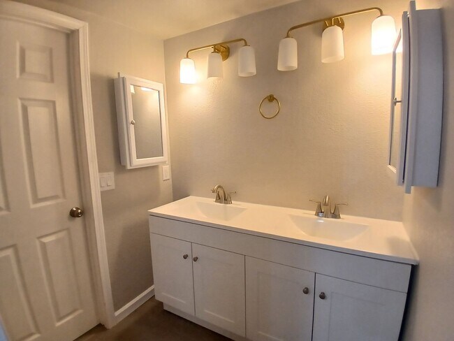 Building Photo - Charming Renovated 3-Bedroom Home for Rent