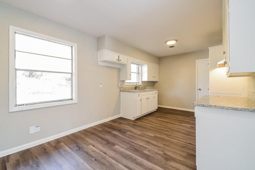 Building Photo - 4409 Forrest Rd