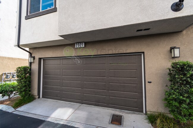 Building Photo - Stunning Verano at Skyline |Gated Communit...