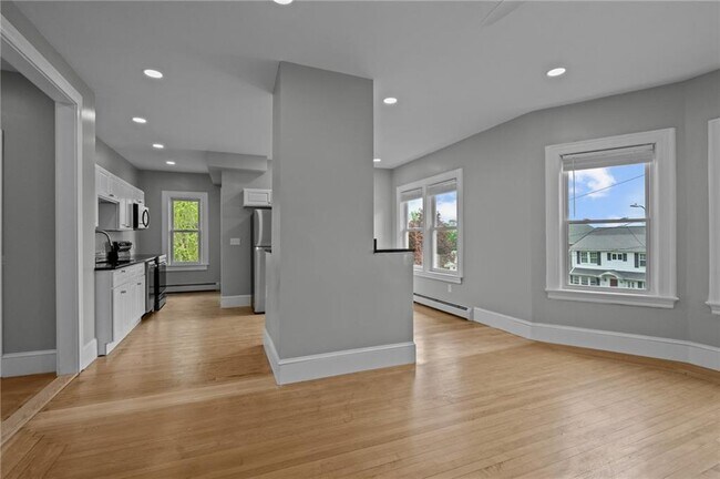 Building Photo - 17 Selkirk Rd