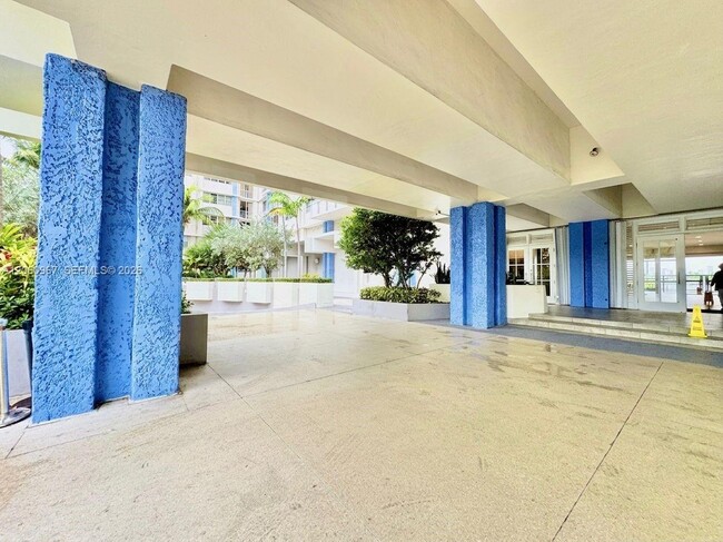 Building Photo - 800 West Ave