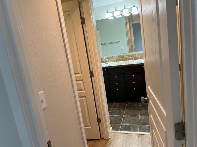 Building Photo - 6109 Basalt Falls Dr