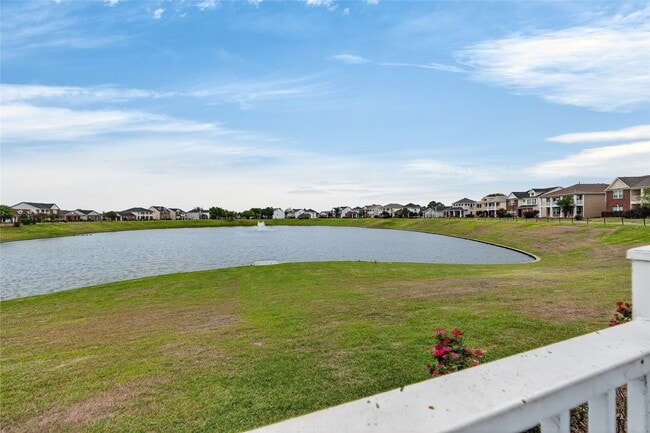 Building Photo - 20747 Settlers Lake Cir N