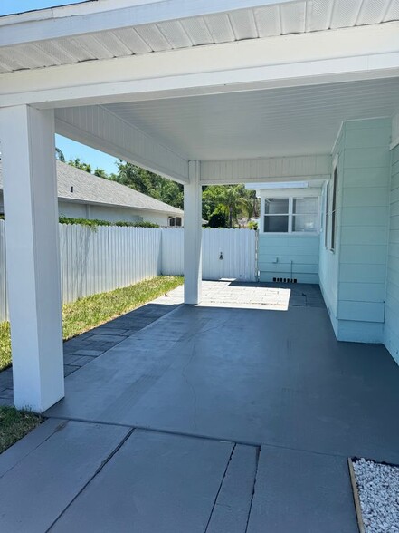 Building Photo - 803 E Cayuga St