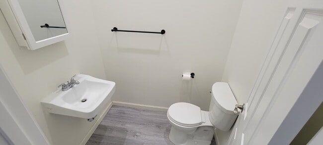 Building Photo - 337 Clover St