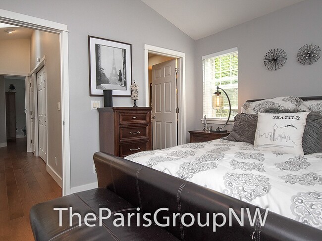 Building Photo - Exceptional Kirkland TH – Gorgeous Upgrade...