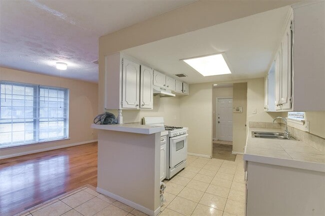 Building Photo - 11017 Lera St