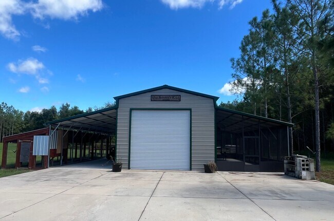 Building Photo - Gorgeous 3-Bedroom Log Cabin with Loft, Large Shop & Stocked Pond – Near Branford, FL