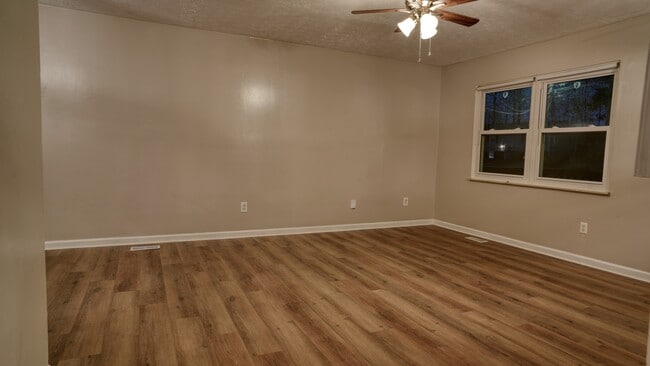 Building Photo - 6343 Cadbury Dr NW