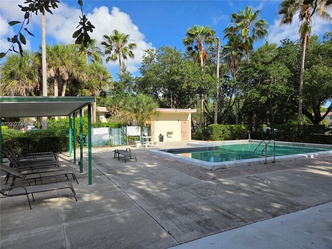 Building Photo - 413 Lakeview Dr
