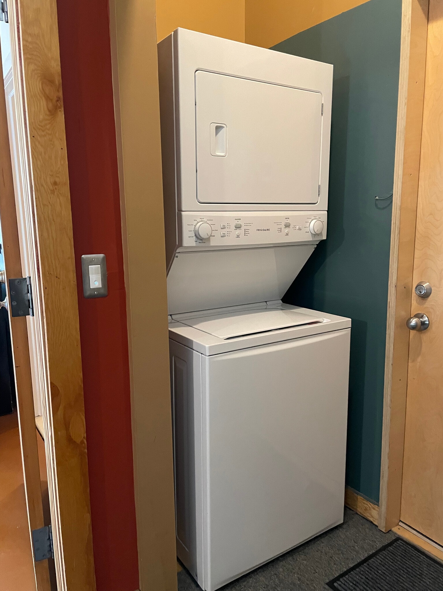 Accessible in-house laundry - 918 N Main St