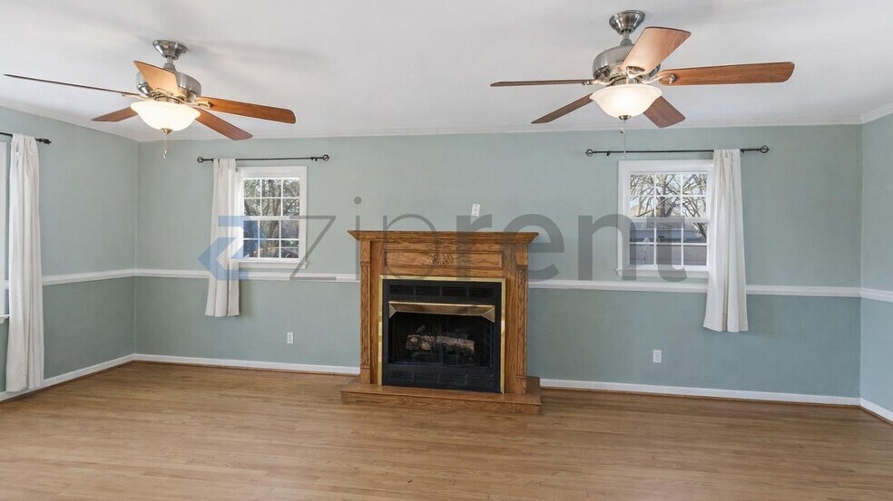 Building Photo - 324 Busher Rd