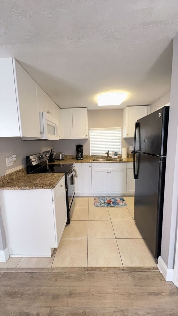 Building Photo - Fully Furnished Two Bedroom Long Term Beac...