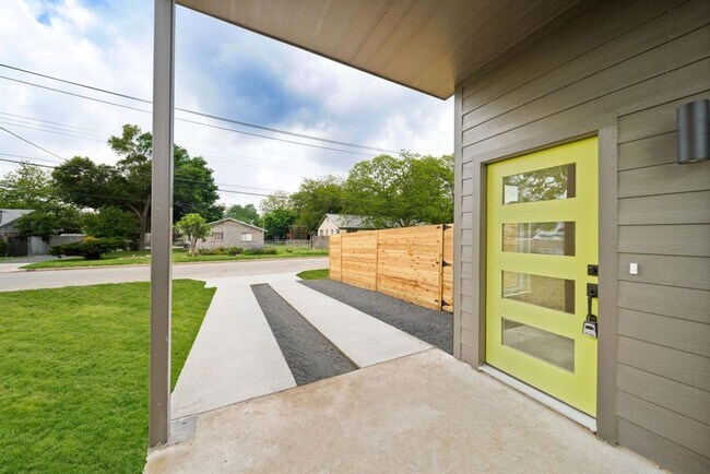 Building Photo - 8507 Hathaway Dr