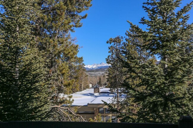 Building Photo - Beautiful 4 bed, 4 bath with garage in Fri...