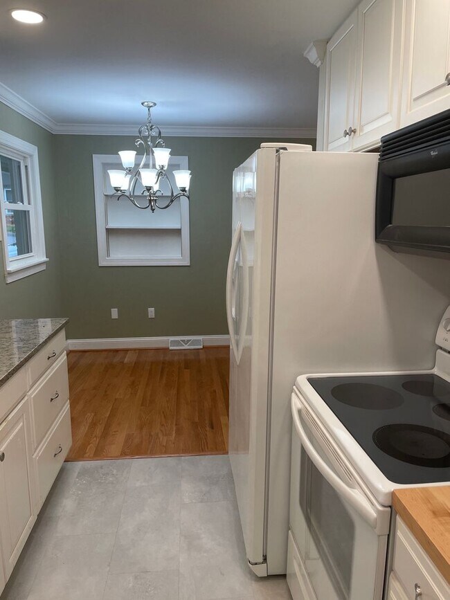 Building Photo - 4 BR 3 BA house on corner lot