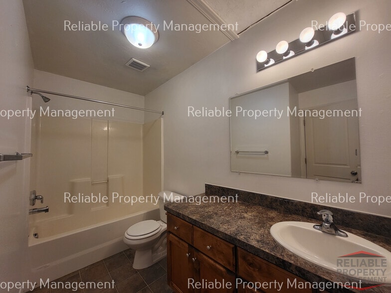 Building Photo - 1430 Cambridge Dr